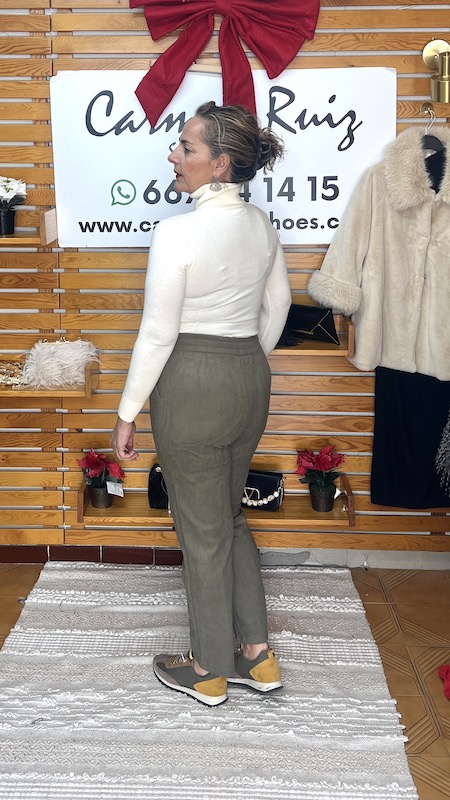 pantalon pana afelpado negro